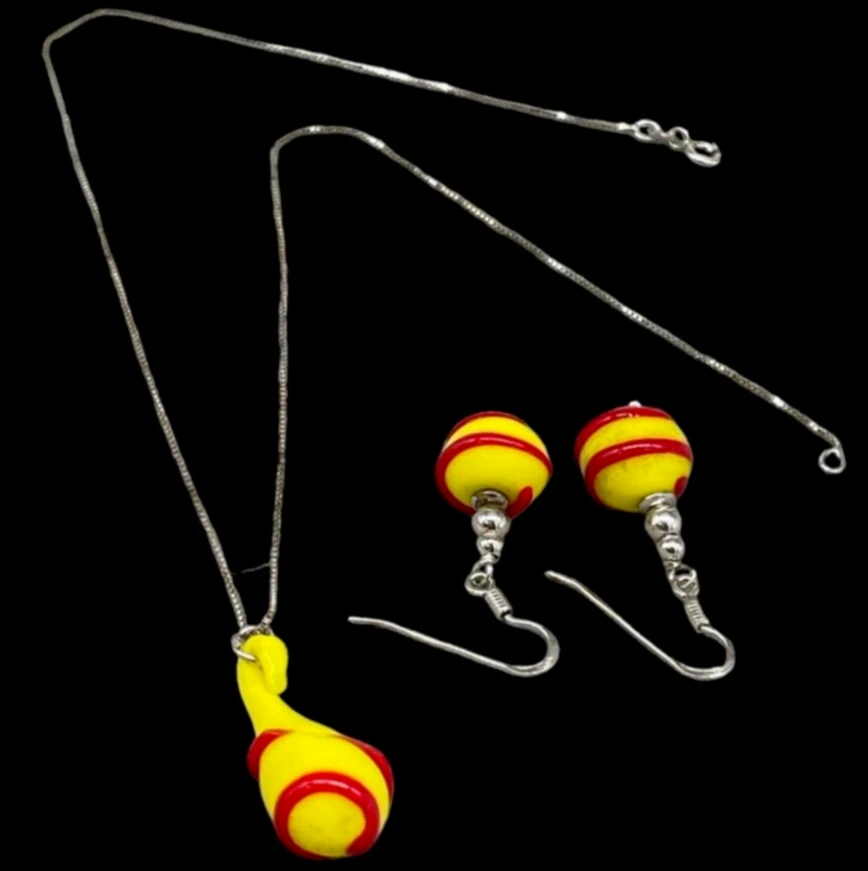 PARURE COLLANA ORECCHINI DI MURANO IN PERLE GIALLO ROSSE PENDENTI ELEGANTE DONNA - Immagine 1 di 4