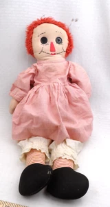 Bambola Raggedy Ann anni 60 vintage fatta a mano occhi con bottoni 20" vestito righe rosa LEGGI - Foto 1 di 8