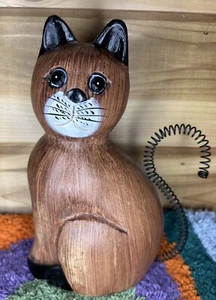Statua gatto vintage simpatica in legno gattino con filo coda a spirale MCM decorazione rustica - Foto 1 di 12