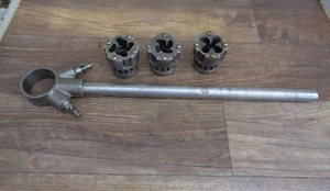 REED No. 71 Manual Ratchet Pipe Threader w/ Handle & 3 Dies - Picture 1 of 11