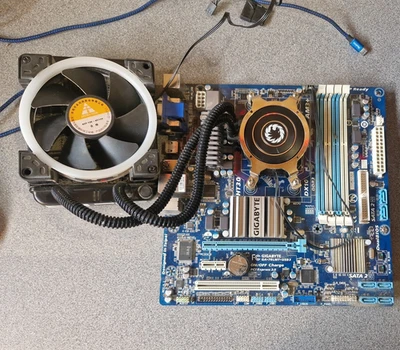 Gigabyte GA-78LMT-USB3 Motherboard + CPU + Water Cooling + Fan - Untested - Image 1 of 4