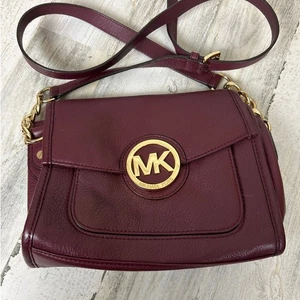 Michael Kors burgundy leather crossbody gold logo flip top bag purse designer - Picture 1 of 7