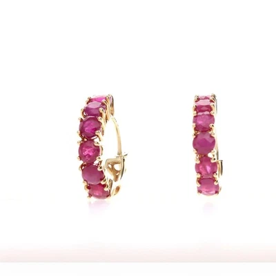 Pendientes de aro Huggie de rubí de oro amarillo de 14K - Seis rubíes redondos de 3 mm por pendiente Foto 1 de 3