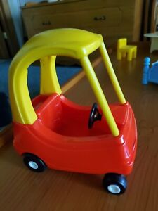 MINIATURE LITTLE TIKES DOLLHOUSE -COZY COUPE COSY CAR TOY - 6 " tall Doll Size
