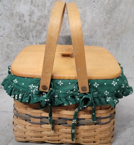 LONGABERGER 1998 Collector's Club Harbor Basket w/ Lid & Cloth Liner (Pre-Owned) Cover