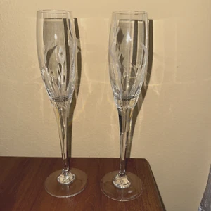 COPPIA bicchieri champagne trasparenti MIKASA incisi Calla Lily Crystal alti 10,5" ~ come nuovi ~ - Foto 1 di 10