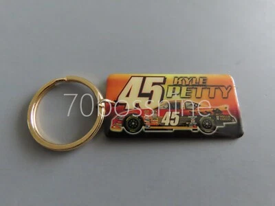 LLAVERO METAL CARRERAS KYLE PETTY #45 WELLS FARGO NASCAR LLAVERO Foto 1 de 3
