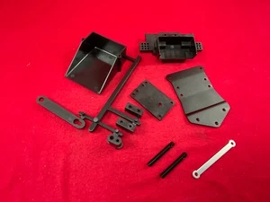 TEAM ASSOCIATED RC10DS Nose Plate +Rear Bulkhead Battery Tray - Picture 1 of 2