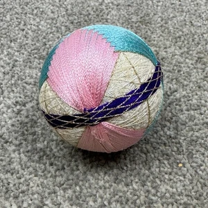 Bola Temari Tradicional Japonesa Hilo de Balonmano Decorada Púrpura Rosa Azul Dorado - Imagen 1 de 6