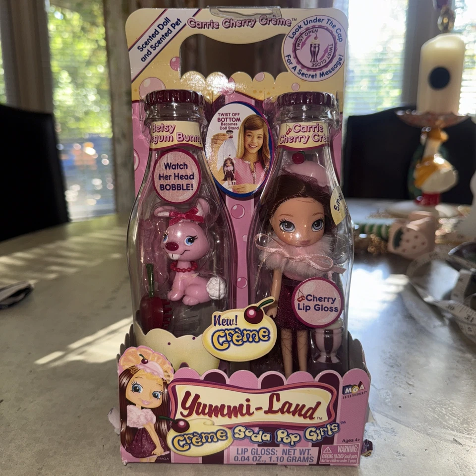 Nova Boneca MGA Yummi-Land Crème Soda Pop Girls CARRIE CHERRY BETSY BUBBLEGUM BUNNY - Imagem 1 de 4