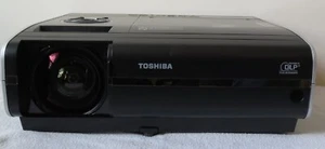 Toshiba TDP-EX20 Videoprojektor Texas Instruments DLP mit gepolsterter Tragetasche - Bild 1 von 10
