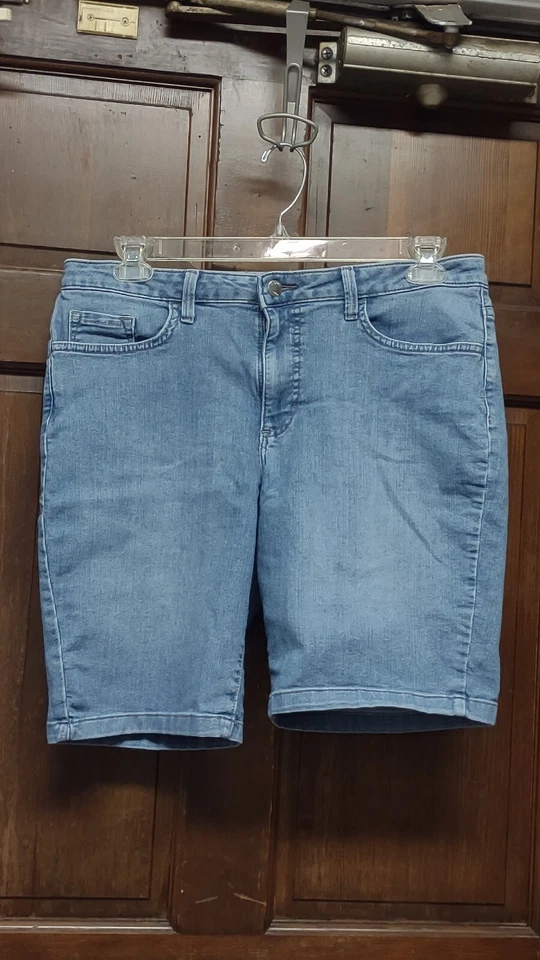 Bermudas Riders By Lee Azul Jean Denim tiro medio para mujer talla 14M Foto 1 de 4