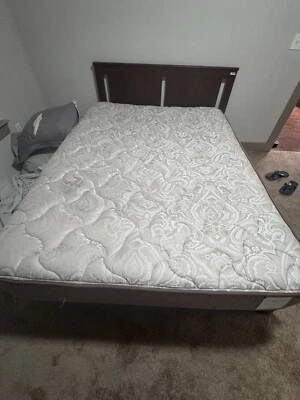 12 inch queen hybrid mattress - Image 1 of 2