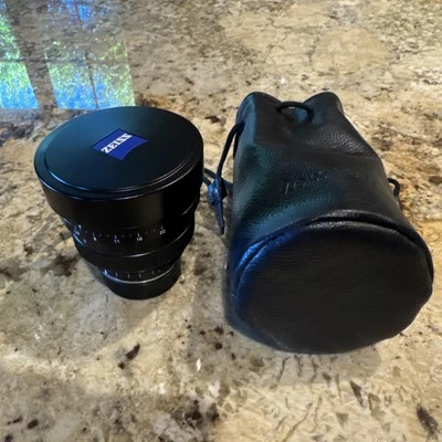 Carl Zeiss Distagon T*2.8/15 ZM for Leica M mount Mint w/ Original Leather Pouch - Image 1 of 4