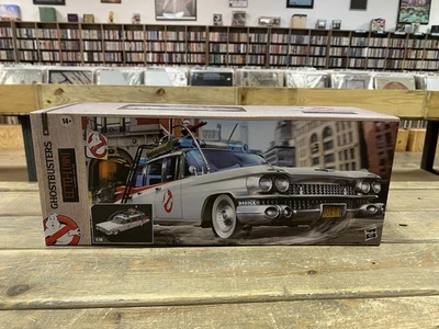 NEW Hasbro F9873 Ghostbusters PLASMA SERIES ECTO-1 (1984) Vehicle 1:18 Scale Car - Image 1 of 2