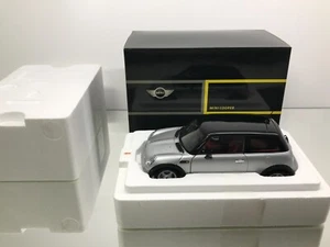 KYOSHO 80430029831 MINI COOPER -SILVER 1:18 rare- HIGH QUALITY IN DEALER BOX - Imagen 1 de 11