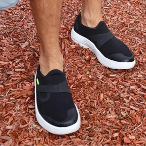 Oofos Omega eeZee Low Damengröße 6 Nomad schwarze Slipper Regenerationsschuhe - Bild 1 von 9