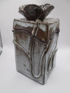 Vintage Studio Art Pottery Treasure Box with Newt Lillypad Lid #334 - Picture 1 of 3