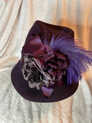 Vintage Womens 40's Style HatPurple fur felt feather Signed by milliner +Box NEW - Image 1 of 4