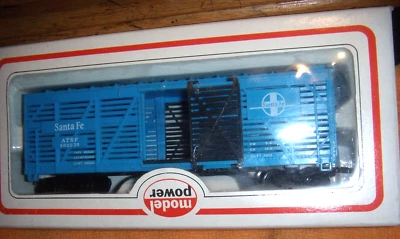 NEW IN BOX HO Scale MODEL POWER SANTA FE # ATSF 582039-8011  40' CATTLE CAR - Image 1 of 2