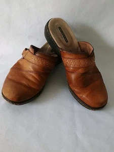 Clarks Collection Brown Clogs Loafers Women’s Shoes Soft Cushion Soles Size 6.5 - Picture 1 of 9