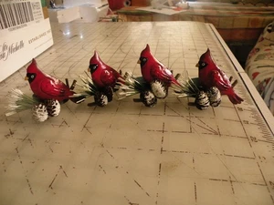 4er Set Serviettenringe rot Kardinal schneebedeckt Tannenzapfen Metall Winter Urlaub - Bild 1 von 3