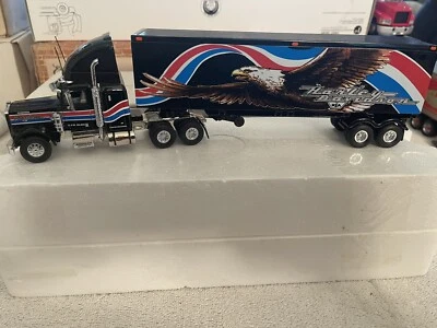 MATCHBOX COLLECTIBLES HARLEY-DAVIDSON KENWORTH W900 TRACTOR-TRAILER 1:58 SCALE - Image 1 of 4