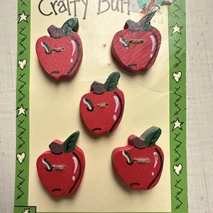 Vtg Crafty Buttons Set of 5 Wood Red Apples School Fall Original Card - Picture 1 of 3