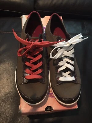 NUEVO CON ETIQUETAS Ret $54.99 Mujer Skechers Marrón/Naranja Zapatilla con Cordones, Talla 9.5 Med Foto 1 de 4