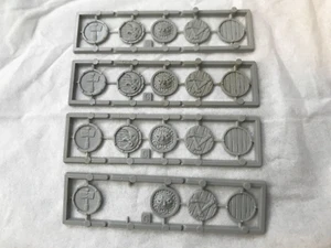 ADVANCED HEROQUEST MEN AT ARMS, SKANEN Original Shields X 19 WARHAMMER bits R11 - Picture 1 of 7