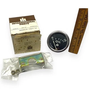 International Harvester Co. Oil Pressure Gauge No. 393488-91 Stewart Warner NOS - Picture 1 of 7