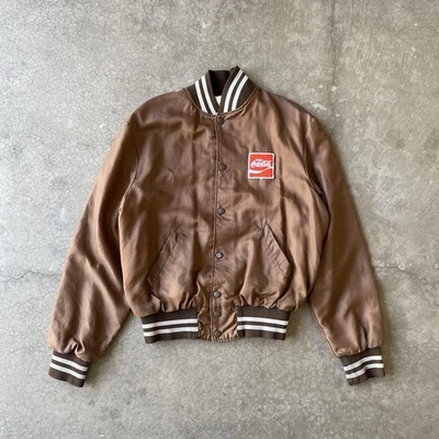 Chaqueta Bomber de Trabajo True Vintage Coca-Cola Cintas Marrón Satinado M Hecha en EE. UU. Foto 1 de 4