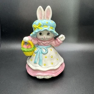 Vintage Lefton Osterhase Haube Musikfigur hält Korb Eier 5" gepunktet - Bild 1 von 7