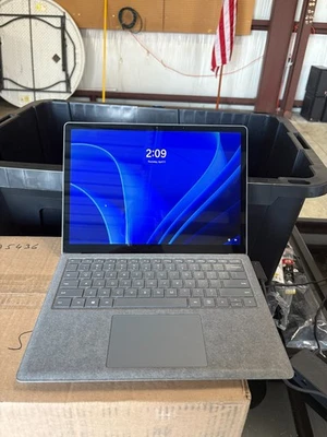 Laptop Microsoft Surface 3 128GB SSD 8GB Ram Windows 11 Home Foto 1 de 4