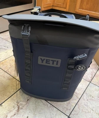 Рюкзак мягкий кулер YETI Hopper M12 - темно-синий - Изображение 1 из 3