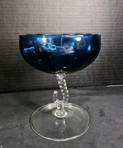 Piatto bomboniera vintage con piedistallo in vetro artistico colbalto soffiato a mano con gambo arricciato trasparente - Foto 1 di 5
