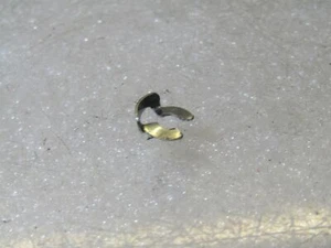 Porsche Cayenne S Mk1 955 centre console arm rest lid hinge circlip  - Picture 1 of 3