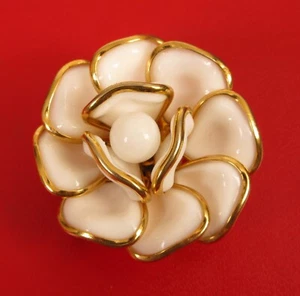 VINTAGE CROWN TRIFARI BROOCH PIN ALFRED PHILIPPE  POURED MILK GLASS FLOWER NICE - Picture 1 of 2