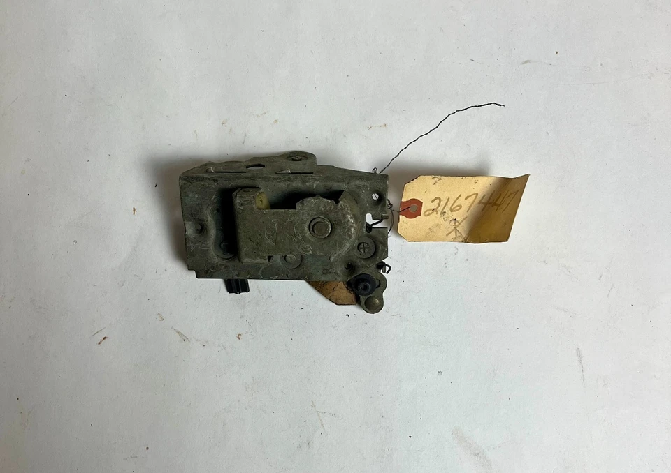 Nuevo pestillo de cerradura de puerta delantera izquierda stock antiguo para modelos 1962-63 Mopar #2167447 Foto 1 de 1