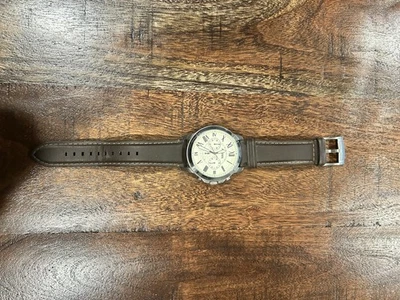 Reloj para hombre Fossil cronógrafo esfera crema, correa de cuero marrón usado Foto 1 de 2