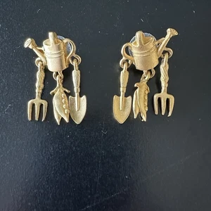 Vintage goldfarbene JJ Jonette Schmuck Gartenutensilien Ohrhänger - Bild 1 von 12
