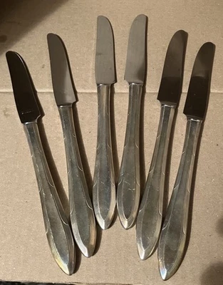 Conjunto de 6 facas de jantar Oneida Nobility Silverplate. Aproximadamente 8 1/4" de comprimento - Imagem 1 de 2