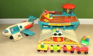 1972 Vintage Fisher Price Little People Play Family Airport #996 COMPLETE - Picture 1 of 24