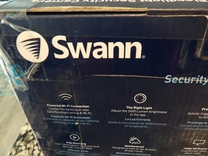 Swann 1080p Full HD Wi-Fi Floodlight Security Camera - Black - Picture 1 of 3