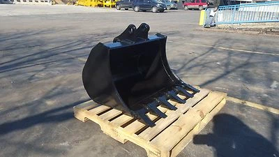 New 36" Heavy Duty Excavator Bucket for a Takeuchi TB250 Foto 1 de 4
