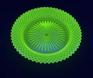 VINTAGE GREEN DEPRESSION GLASS BY HOCKING GLASS 7” INCH PLATE - Picture 1 of 13