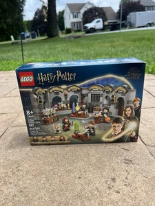 LEGO Harry Potter: Hogwarts Castle: Potions Class #76431 - Picture 1 of 2