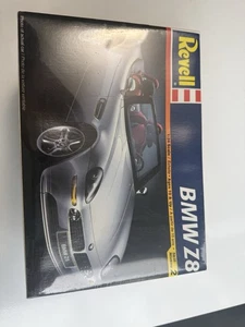 Revell BMW Z8 Roadster Model Kit sigillato in fabbrica 85-2332 - Foto 1 di 8