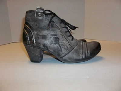 Botas de tornozelo femininas tamanho 39/8 Remonte estampa de couro cinza salto baixo com cadarço zíperes - Imagem 1 de 4
