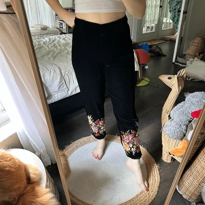 Pantalones jogger Johnny Was Los Angeles para mujer pequeños de terciopelo negro bordado Zosia Foto 1 de 4